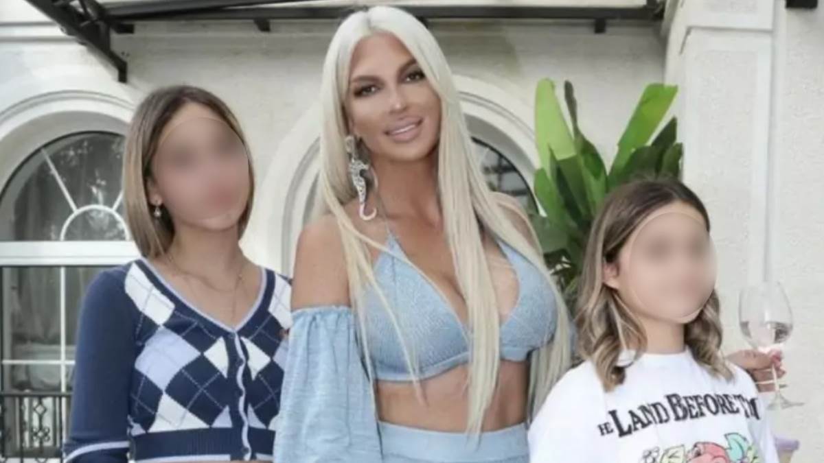 Jelena Karleuša s kćerima