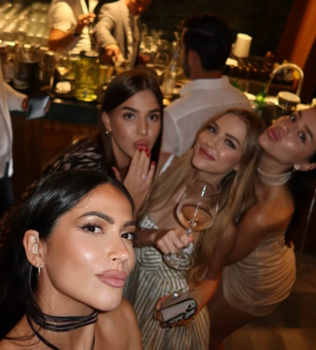 Una Čolić i Lara Čolić.jpg