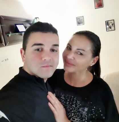 Tina Ivanović sa sinom.jpg