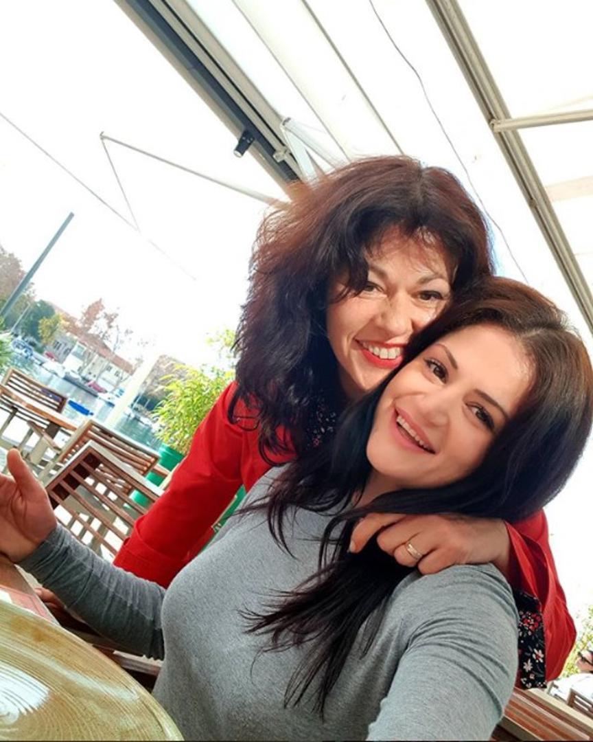 Karla Krneta s majkom.jpeg