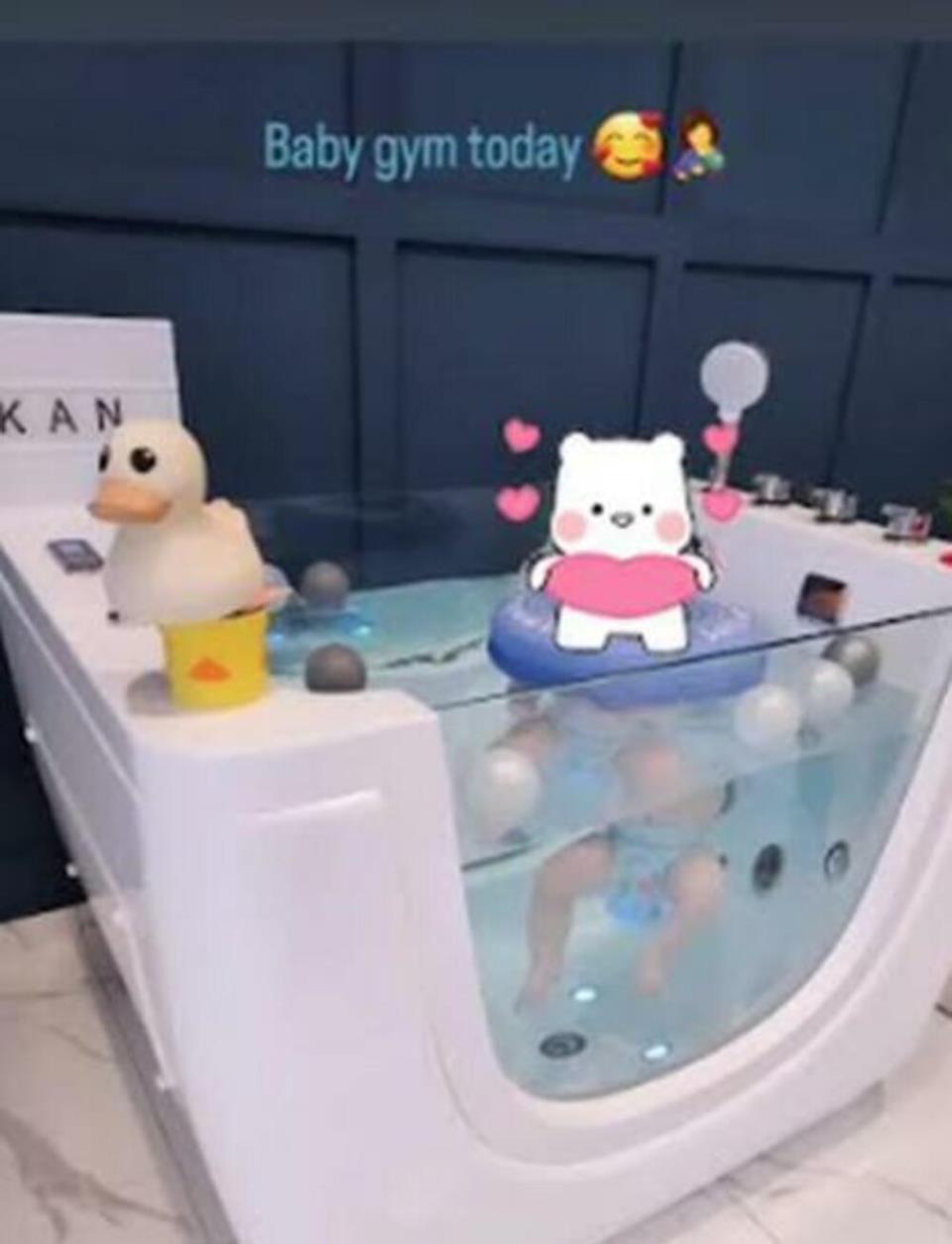 Sorajin sin u baby spa centru